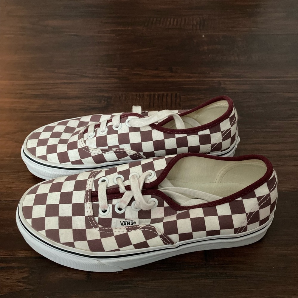 checkered low top vans